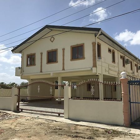 Studio 27 Inn Piarco Ngoại thất bức ảnh