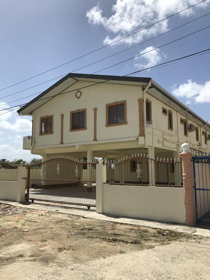 Studio 27 Inn Piarco Ngoại thất bức ảnh