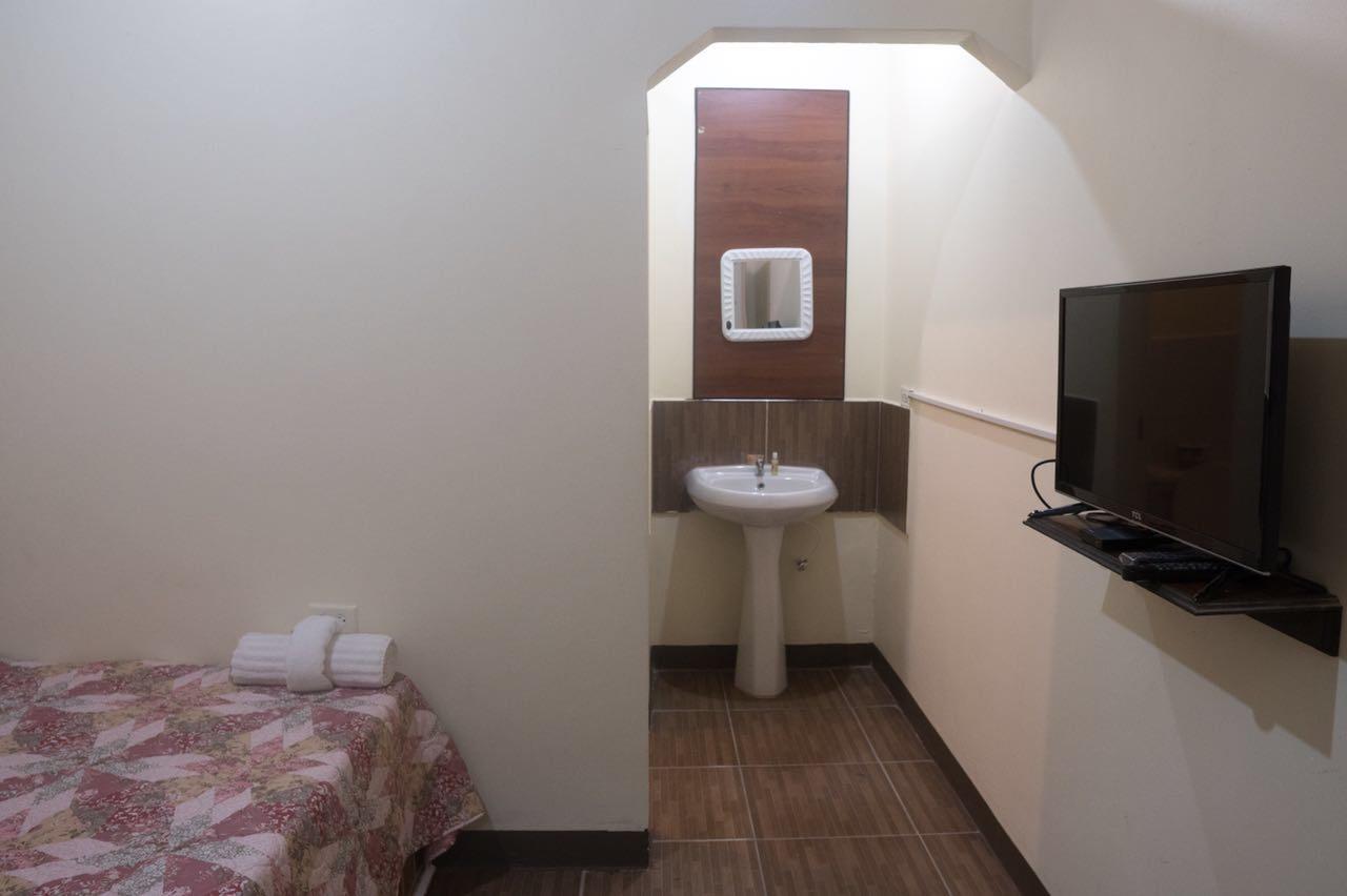 Studio 27 Inn Piarco Ngoại thất bức ảnh