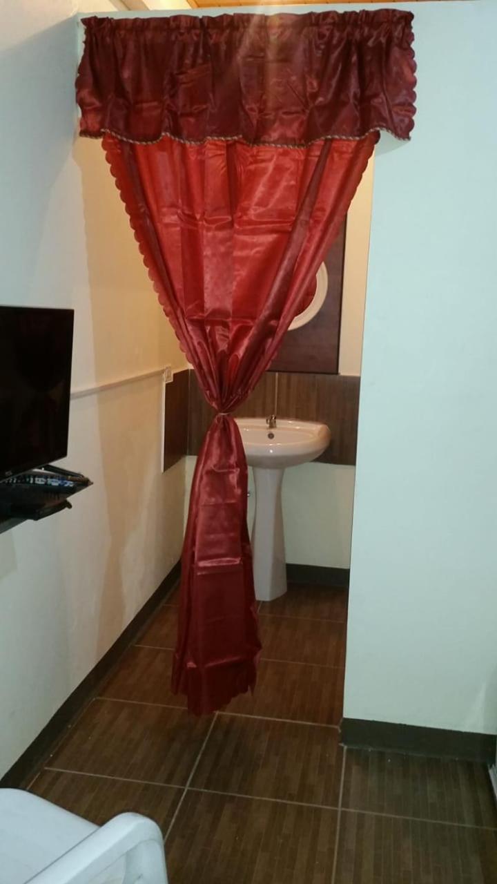 Studio 27 Inn Piarco Ngoại thất bức ảnh